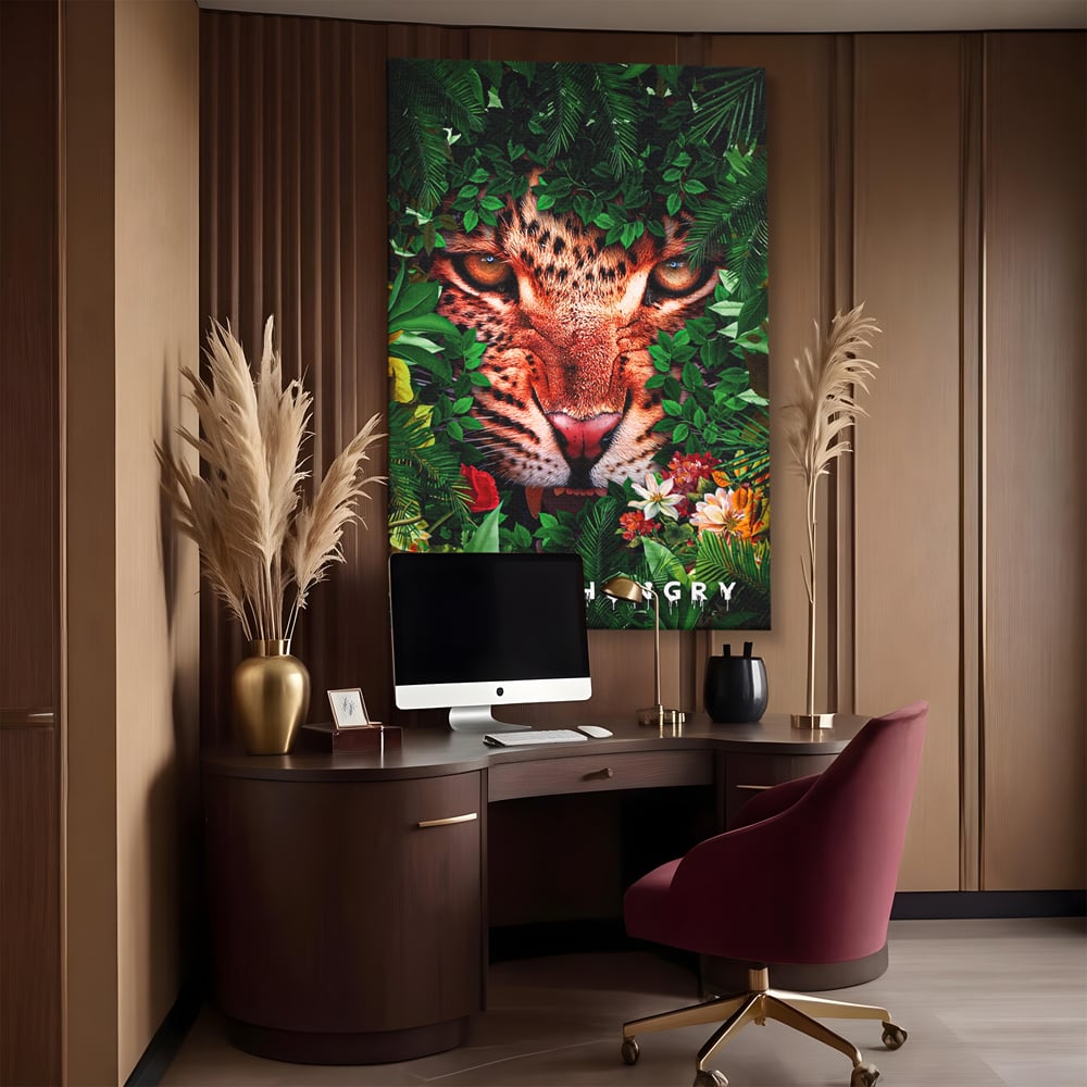 Tablou canvas cu ilustratie digitala portret tigru in jungla, fara rama, pe sasiu de lemn, pe perete intr-un birou